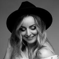 Stephanie Calvin's Instagram, Twitter & Facebook