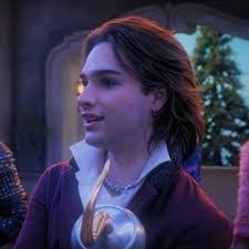 Mae Hook's Instagram, Twitter & Facebook