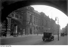 Es handelt sich um einen werbeplan der dresdner bank berlin, der mit genehmigung der berliner verkehrsbetriebe (bvg) herausgegeben wurde. Berliner Bankenviertel Wikipedia