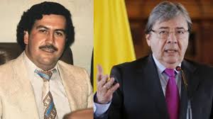 En el caso del narcocanciller carlos holmes trujillo, parece ser que en su familia las acciones delincuenciales no son solo de su mafiosa así asesinaron en 1986 al periodista guillermo cano isaza, entonces director del diario el espectador. Papa Del Ministro De Defensa Carlos Holmes Trujillo Estaba En El Partido De Pablo Escobar