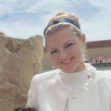 Holly Nave's Instagram, Twitter & Facebook