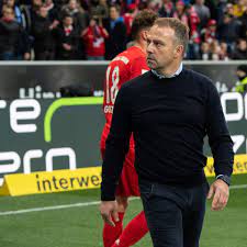 Mit dem fc bayern münchen kamen in der ersten. Fc Bayern Hansi Flick Trainer Zeigt In Schwarzer Bundesliga Stunde Wahre Grosse Fc Bayern