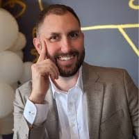 Gary Greathouse's Instagram, Twitter & Facebook