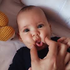 Pra deixar registrado que você está crescendo rápido demais e que eu te amo  muito minha "piquininha". 🥹🩷