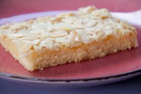 Butterkuchen Schnell Und Kinderleicht Schmeckt Jedem Kind Garantiert Und Ist In 25 Minu Blechkuchen Einfach Schnell Kuchen Und Torten Blechkuchen Einfach