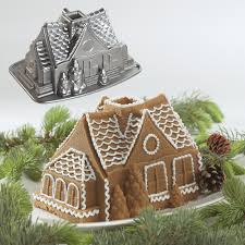 Placer tous les ingrédients (sauf ceux déjà réduits en poudre) dans le petit bol d'un solide mixeur. Nordicware Cake Pan Gingerbread House Artgato