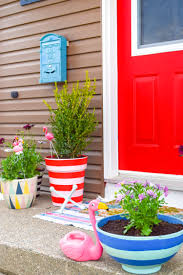 Spray paint a large garbage can, and you get a tall planter. Diy Spray Painted Striped Planters