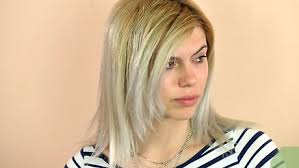 Side swept bangs are placed diagonally across the forehead and usually suit any face shape. 3 Ways To Style Side Swept Bangs Wikihow