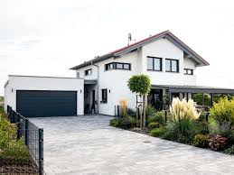 Dieses moderne haus wurde 2010 erbaut und besteht aus zwei baugleichen. Einfamilienhaus Mit Garage In Burgbernheim Engelhardt Geissbauer
