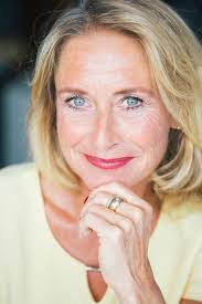 Julie Kennedy's Instagram, Twitter & Facebook