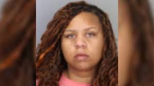 A woman's gun jammed as she tried to shoot her boyfriend, according to  police. Read more → https://trib.al/2Cmjlq9