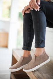 Style Chic Sneakers You Need Right Now Lauren Mcbride Chic Sneakers Trending Shoes Casual Fall Outfits