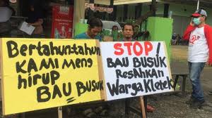 Topindo atlas asia (top 1) 2021 saat ini pt. Warga Kletek Sidoarjo Protes Lurah Terkait Bau Tak Sedap Dari Pabrik Pengolahan Bulu Ayam Surya