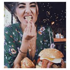 Repost @valeriasioch ・・・ My life is a combination of MAGIC and BURGUERS 🍔  @costa_rica_beer_factory