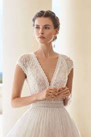 Und es ist auch als bodenlänge erhältlich. Hochzeitskleider Couture Designs Neueste Clara Sacha Fur Rosa Clar Frsacha 2020 Ros Wedding Dress Trends Wedding Dresses Lace Dream Wedding Dresses