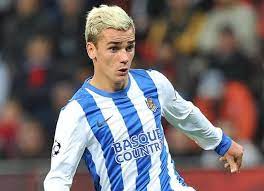 The french striker antoine griezmann body measurements height weight shoe size facts are listed along with his chest, waist, biceps size, body shape, nationality, birthplace, age, ethnicity, family, parents, siblings, wife, kids, girlfriends, tattoos, career wiki, clubs, vital statistics and biography in this article. Antoine Griezmann Haircut From Year To Year Inspirationseek Com