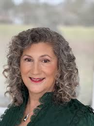 Lisa Galan's Instagram, Twitter & Facebook