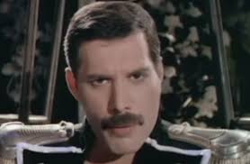 Ich habe im internet gelesen dass freddie mercury einen tag nach seiner bekanntgabe das er aids hat gestorben ist.das hätte man doch schon vorher merken können oder? Freddie Mercury Im Song Des Tages 227