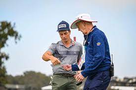 According to steve sands of the golf channel, hovland was warming up before his second round when suddenly sand blew into his left eye. Us Open Viktor Hovland Zieht Verletzt Zuruck Golftime De