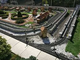 Hallo in diesem video zeige ich euch eine lgb gartenbahn die ihr forausgesetzt ihr habt eine auch so wie im video gezeigt bauen könnt. Https Www Xn Nietenzhler R8a De Lgb 03