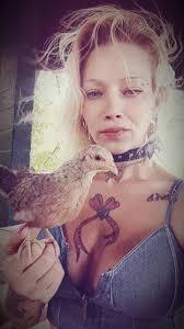 Literally the best antidepressant a girl can have 💛🖤