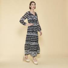 Faire son shopping chez 3 suisses, c'est l'assurance d'avoir accès à une grande collection de robes femme, et à des petits prix tout au long de l'année ! Robes Longues Femme 3 Suisses