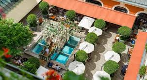Feel welcome to our elegant and luxurious hotel where we will make your stay an unforgettable experience. Ein Strand Mitten In Amsterdam Secret Garden In Paris Mehr Insideflyer De