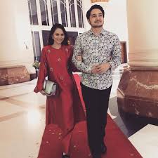 She is the first daughter of three siblings. New Baju Kurung Izara Aishah Adib Khalid Umum Kahwin Pada Awal Tahun Ini Desas Desus Berteb Adib Aishah A Baju Kurung Fashion Traditional Fashion