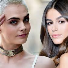 Das leben von cara delevingne. Cara Delevingne Kaia Gerber Lauft Da Etwa Was Zwischen Den Models Bunte De