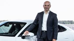 Apple execs had tossed around the idea of an electric car, but decided instead to focus all resources to the development of a new kind of smart cell phone. Apple Wirbt Fahrwerks Entwicklungsleiter Manfred Harrer Von Porsche Ab