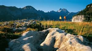 Die amalfiküste zählt mit ihren steilen, grünen bergen, den kleinen felsbuchten und besonders den malerischen dörfern, die an den felswänden zu kleben scheinen. Ebenalp Wandern Im Alpstein