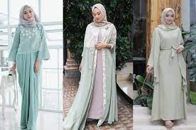Baju hijau tua dengan kerudung pink | credit: 6 Model Dress Hijab Hijau Mint Untuk Tampilan Yang Lembut Saat Lebaran Semua Halaman Cewekbanget
