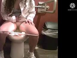 Public toilet spy – between the legs – unseen exposure