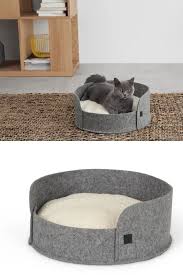 12 Idees De Meubles Design Pour Chats Chiens Made Com Meuble Pour Animal De Compagnie Lit Chien Coussin Chien
