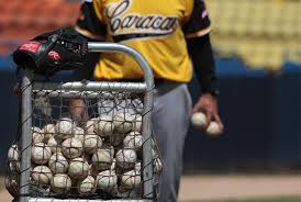 Equipo de béisbol venezolano (es) caracas. Ronny Cedeno Firmo Con Leones