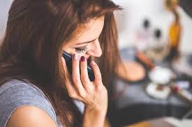 وعند تلقي مكالمة أو اتصال هاتفي من شخص للمرأة الحامل فإن كان المتصل شخص من محارمها مثل أخيها أو أبيها أو عمها أو خالها أو ابن أخيها أو ابن أختها أو زوجها فإن كان كلامه طيبا فإنها ستجد اليسر والسهولة في ميلادها وتلقى بعده الرزق لها ولمولودها بنفسها أو بزيادة في رزق زوجها. ØªÙØ³ÙŠØ± Ø­Ù„Ù… Ø§ØªØµØ§Ù„ Ù‡Ø§ØªÙÙŠ Ù…Ù† Ø­Ø¨ÙŠØ¨ Ø³Ø§Ø¨Ù‚ Ø£Ùˆ Ø´Ø®Øµ Ø¹Ø²ÙŠØ² Ù…Ø¹Ù„ÙˆÙ…Ø©