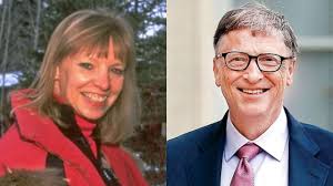 At the time, bill was the ceo of microsoft and melinda worked in product development. M9 Zmagfytpiym