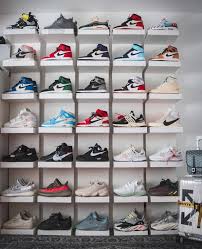 Pin By Viviana Epicness On Favoritos In 2020 Sneakerhead Room Sneaker Displays Shoe Room