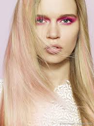 Style with loose curls to make the tiny blonde highlights stand out. Hair Colouring Trend Everything You Need To Know About Strawberry Blond
