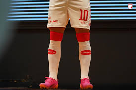 Según el periodista, theo gonzález, el conjunto capitalino ya terminó vacaciones y empezó entrenamientos para preparar lo que será la segunda temporada del año, donde. Santa Fe Nueva Camiseta A Los Hinchas No Les Gustaron Las Medias