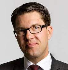 Published on sep 17th, 2014, 9/17/14 8:24 am. Skrivbent On Twitter Det Har Ar Fascinerande Jimmie Akesson Ar Sa Obotligt Missnojd Och Tjurig Att Hans Mungipor Pekar Nedat Nar Han Ler Http T Co Wbyj7lk9la