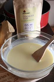 200 g ciocolata alba bellarom 100 ml frisca lichida meggle 1 plic gelatina dr. Reteta Tort Cu Nuca De Cocos Si Ganache De Ciocolata Alba Green Sugar