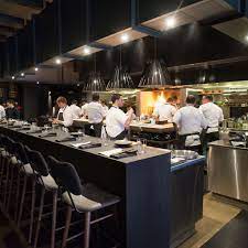 9 Chicago Hot Spots That Should Be On Your Travel Itinerary Alinea Chicago Restaurants Restaurant