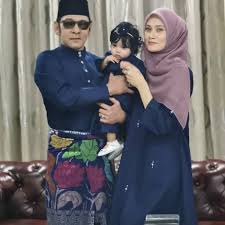 Peluang bekerjasama bersama mendiang eddy silitonga meninggalkan seribu satu kenangan manis buat raja pop malaysia datuk jamal abdillah. Datuk Jamal Abdillah Pilih Tarikh 11 11 Kelahiran Zack Mohon Doa Semua Mingguan Wanita