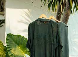 Tau gak sih kalo indonesia itu punya berbagai brand fashion yang mengusung konsep sustainable fashion. Fashion But Make It Sustainable Manual Jakarta