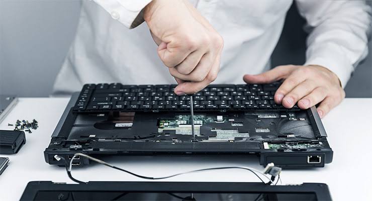 Quy trình thay bàn phím laptop nhanh chóng, minh bạch, do AI tạo