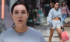We all deserve to feel great about ourselves. Kayla Itsines Looks Downcast In Adelaide After Splitting From Tobi Pearce Daily Mail Online