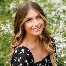 Caroline Peek's Instagram, Twitter & Facebook