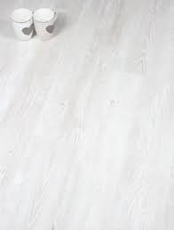 Egger Cascina Pine Lamiante Floor Is A Great Choice For Customers Who Want A Good Quality Light Colou White Laminate Flooring White Laminate White Wood Floors