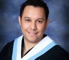 Dominicano se gradúa con altos honores en College Canadiense